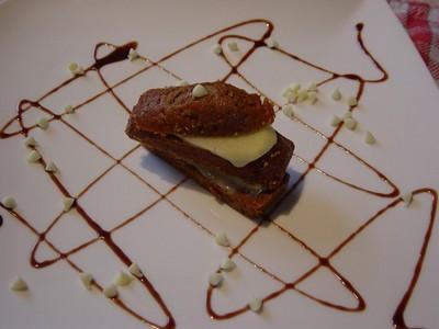 Mille feuilles de pain d'épices au chocolat blanc et à la pomme