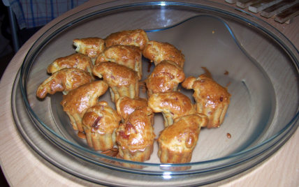 Mini cannelés jambon fumé et herbes