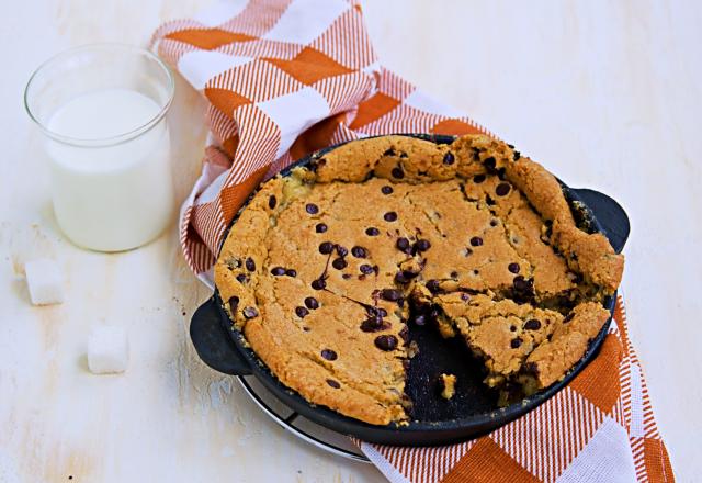 Succombez à notre recette de cookie géant fourré à la pâte à tartiner parfait pour la rentrée