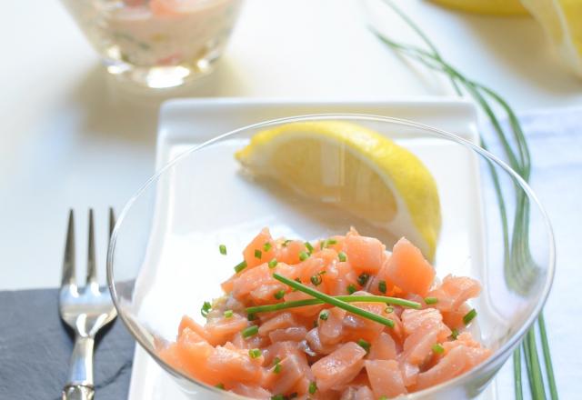 Tartare de saumon épicé sur lit de quinoa