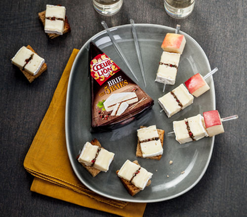 Toasts de pain d'épices et brochettes de Brie aux 5 baies Cœur de Lion