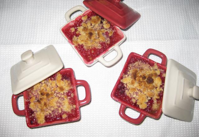 Crumble rhubarbe - fruits rouges