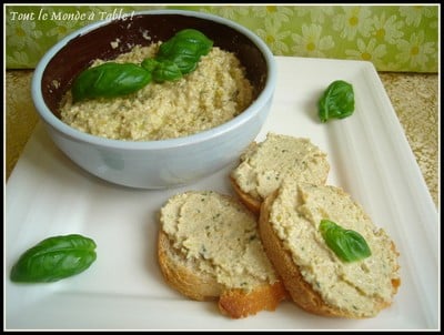 Tartines de tapenade verte au chèvre et basilic