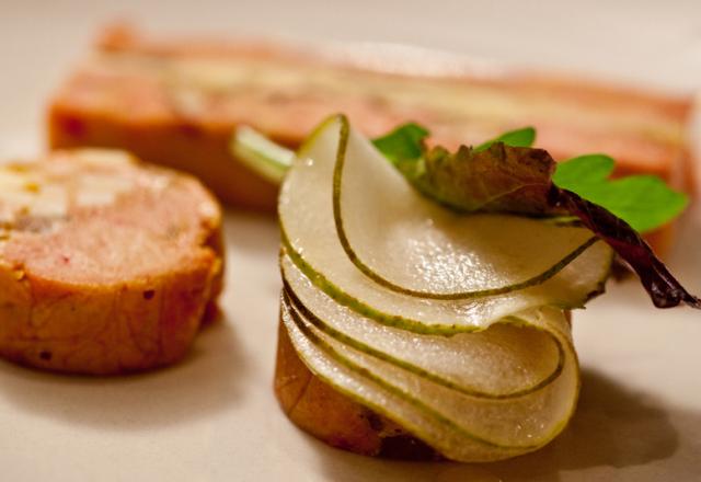 Roulé de foie gras aux poires et au Comté