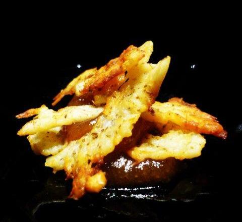 Chips de Cantal au cumin et chutney de coings