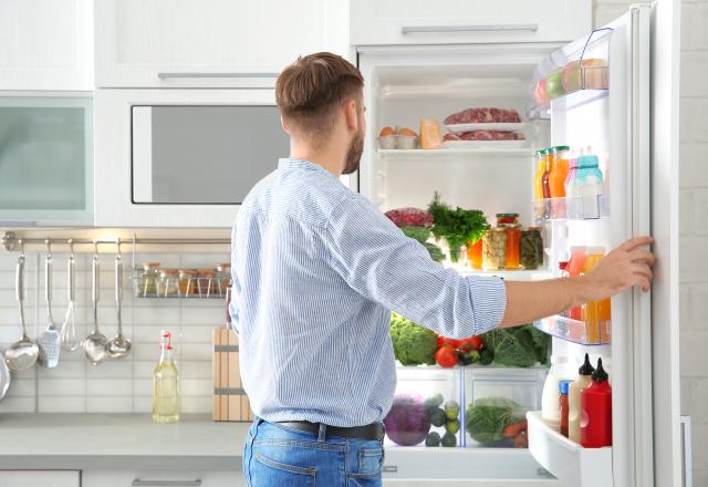 Cette partie du frigo est un vrai nid à bactéries et voici comment la nettoyer