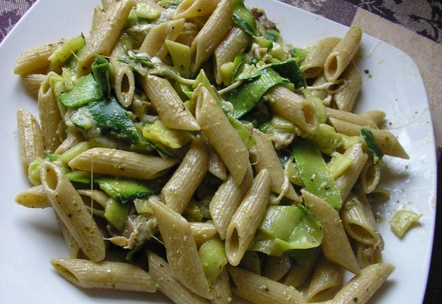 Pâtes aux courgettes / pesto / jambon de parme et mozzarella