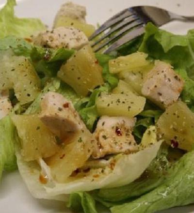 Salade pimentée dinde et ananas