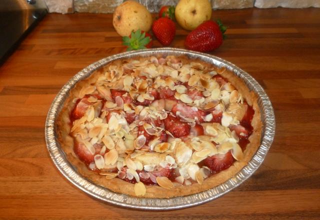 Tarte poire/fraise vanillée & amandes effilées