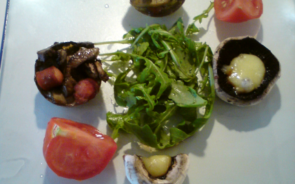 Cake salé, champignons au fromage et roquette