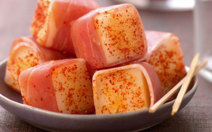 Brochette de fromage de Pur Brebis Pyrénées et jambon de Bayonne au piment d'Espelette