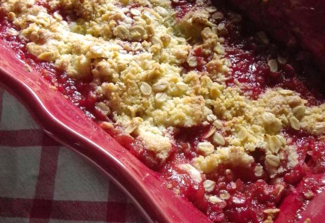 Crumble pomme-fraises aux flocons d'avoine