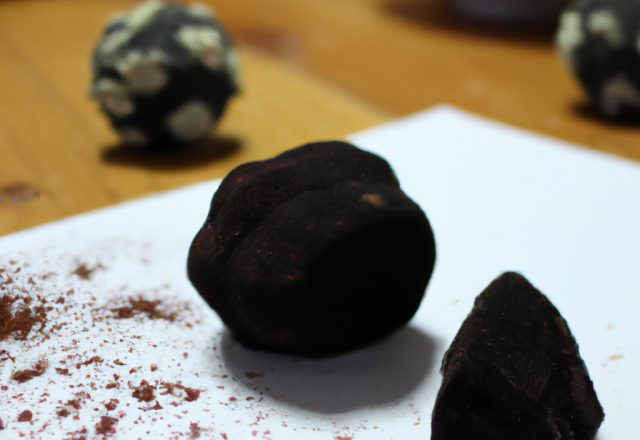 Truffes au chocolat noir, amarena et fève tonka