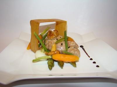 Croustillant de ris de veau et petits légumes glacés, jus réduit aux brisures de truffes