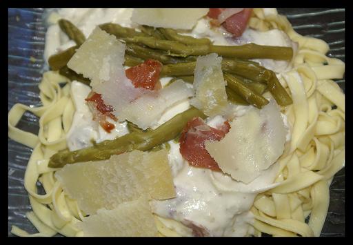 Tagliatelle sauce aux asperges vertes et jambon sec