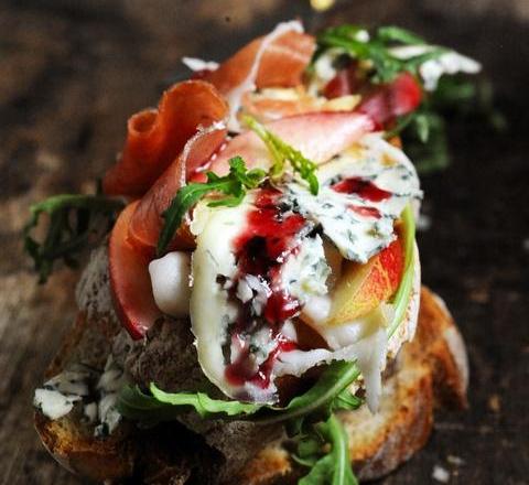 Tartines gourmandes à la Fourme d'Ambert