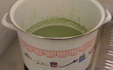 Velouté de petit pois avec une pointe de crème