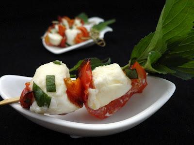 Brochettes tomates - mozzarella aux herbes