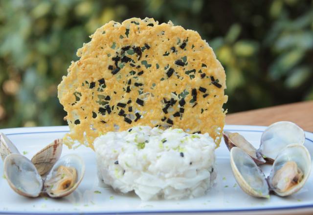 Tartare de daurade, tuile de la mer et palourdes au saké