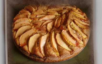 Gâteau aux noix et aux pommes