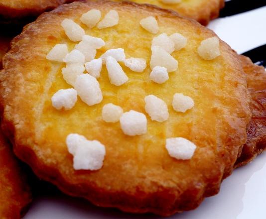 Galettes bretonnes à la fleur d'oranger et aux grains de sucre