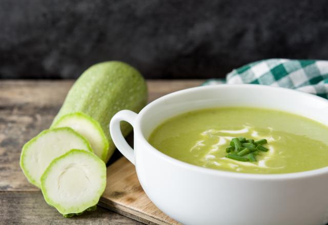 "Un délicieux velouté aux courgettes et au Kiri qui devrait sans aucun doute plaire aux enfants" : voici notre recette parfaite pour affronter la grisaille de la rentrée !