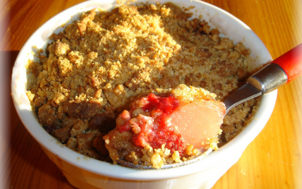 Crumble de poires et framboises à la fève tonka et spéculoos