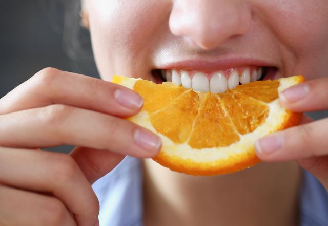 Manger une orange le soir empêche-t-il vraiment de dormir ?