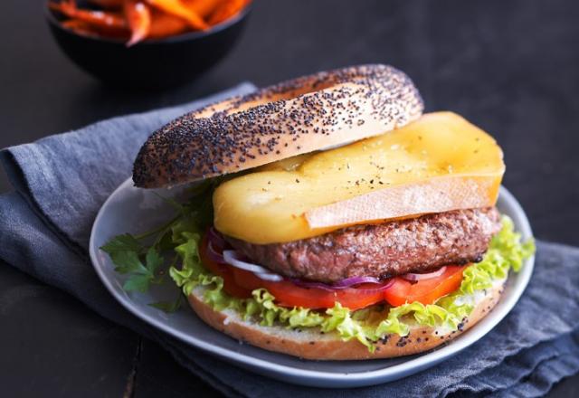 Burger suisse au Raclette du Valais AOC et ses frites de patates douces