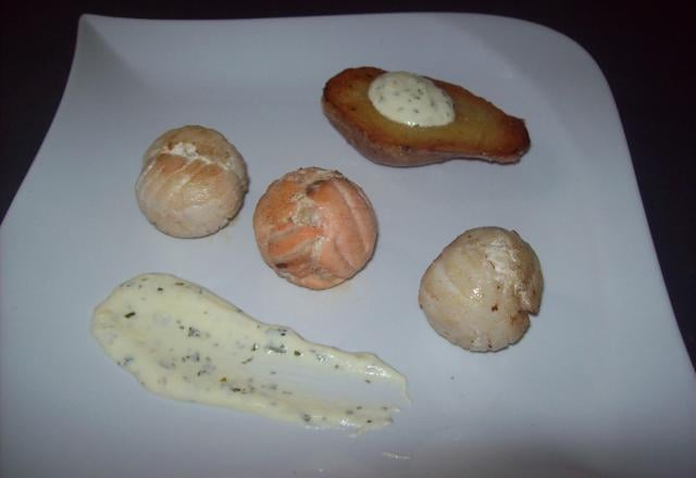 Billes de saumon et de cabillaud avec sa crème d'ail