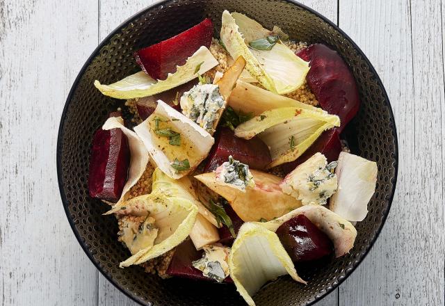 Salade gourmande de quinoa, betteraves et endives aux miettes de Saint Agur