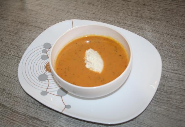 Crème de carottes et patates douces, quenelle de crabe au fromage frais