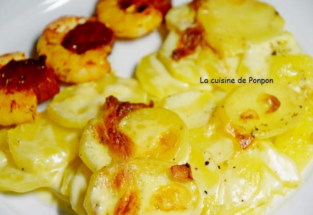 Gratin dauphinois et des brochettes de scampis et chorizo