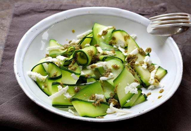 Tagliatelles de courgettes au pesto et à la féta