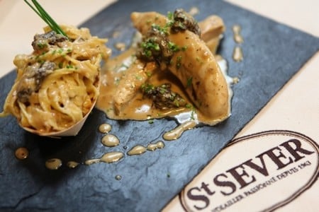 Filets de volaille aux morilles et tagliatelles à la crème