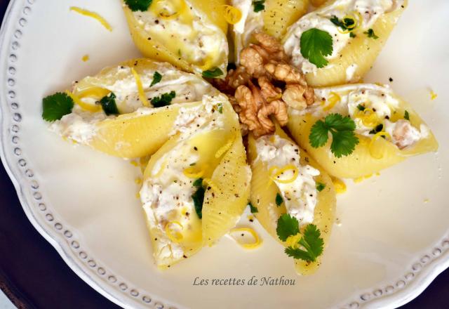 Conchiglioni farcis au chèvre et noix, sauce au beurre citronné à la coriandre