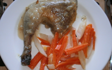 Cuisse de pintade sauce vin/champigon avec carottes et navet.