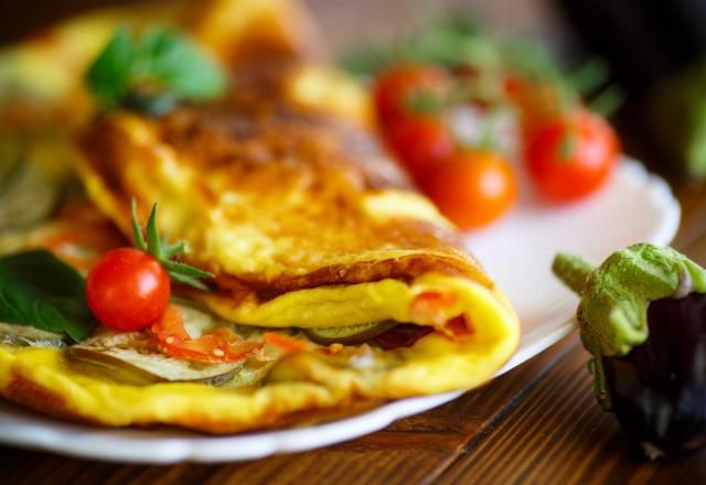 Cette omelette aux aubergines, mozzarella et tomates séchées va devenir votre plat express préféré pour cet été