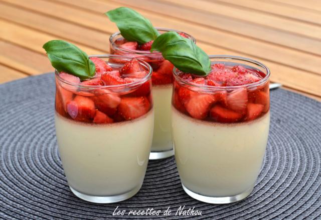 La vraie panna cotta et ses fraises au sirop de violette