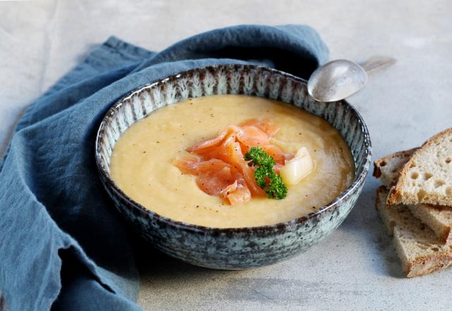 Velouté de pommes de terre au saumon fumé