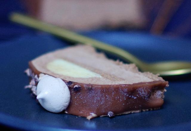 Bûche de Noël : gênoise, mousse chocolat et crème vanille