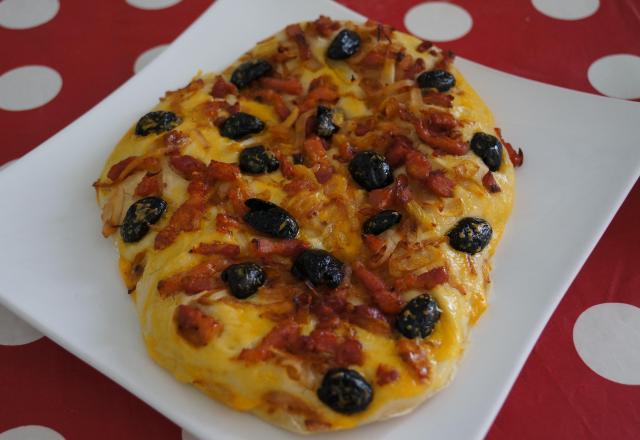 Fougasse lardons, olives noires de Nyons