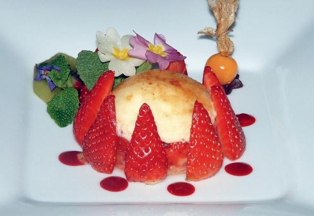 Compotée de fraises et menthe verte, mousseline caramélisée