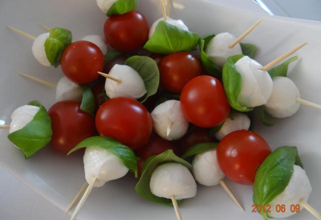 Petits piques tomates mozzarella