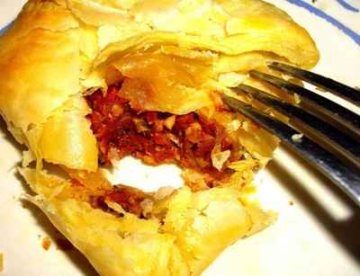 Feuilletés tomates séchées, parmesan et basilic