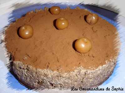 Gâteau mousseux au chocolat façon forêt noire