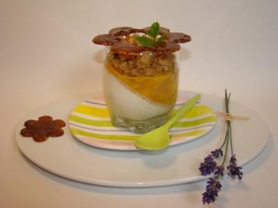 Panna cotta aux amandes et poêlée de pêches