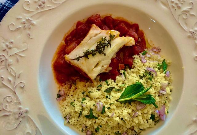 Cabillaud à la tomate épicée et semoule à la menthe fraîche