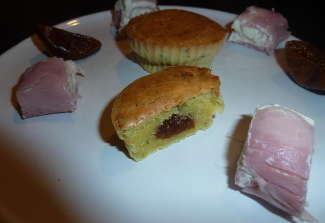 Financier Boursin, figues, roulés au jambon