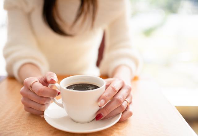 Le café empêche-t-il vraiment de dormir ? Des experts répondent !